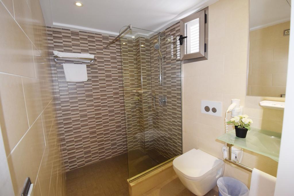 Apartamentos Ferrera Pins Cala Ferrera  Extérieur photo